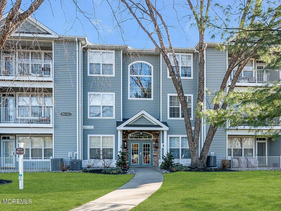 1st image of 301 Saint Andrews Pl