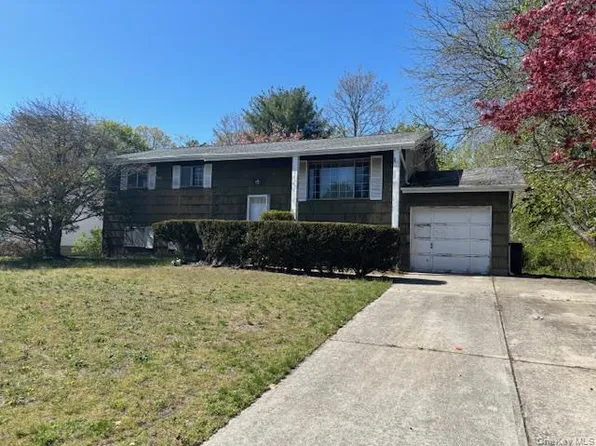 199 Ridge Road, Wheatley Heights, NY 11798