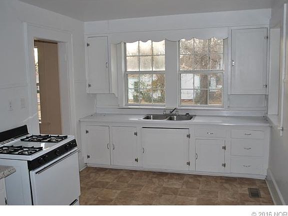 5th image of 411 W 5th Ave