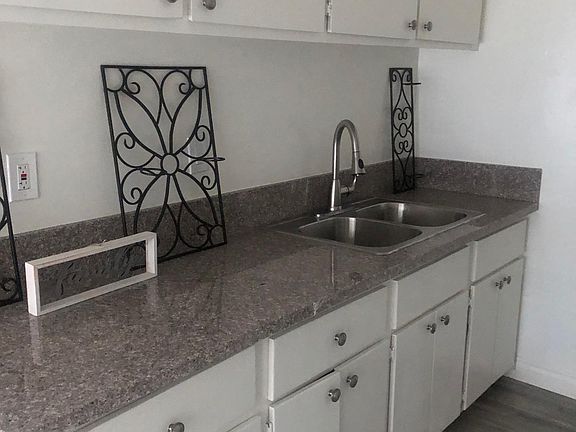 3rd image of 16141 Vanowen St APT 123