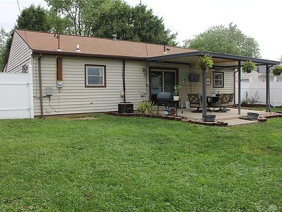 3rd image of 4870 Rainier Dr