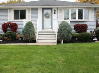 65 Highview Cir, Blasdell, NY 14219