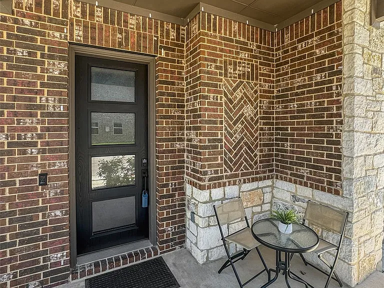 1208 Westborough Ln — Photo 2