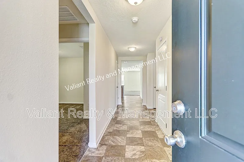 4 bed, 2.0 bath, 1698 sqft, $1,900 — Photo 4