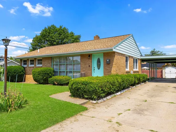 7 Richardson Ct, Pekin, IL 61554