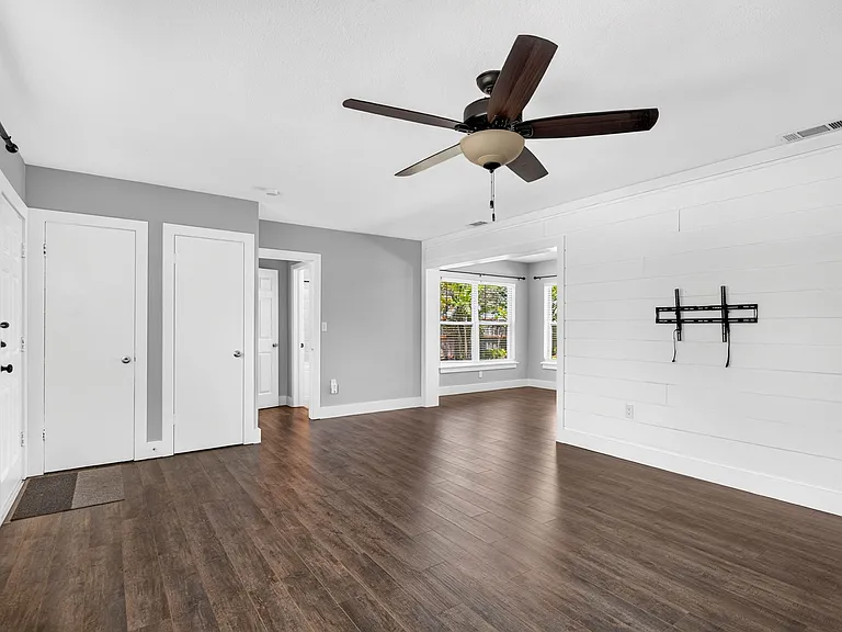 1521 San Roy Dr — Photo 5