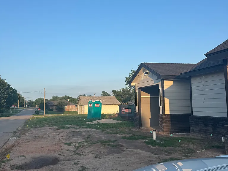 2420 Muzzy St — Photo 6