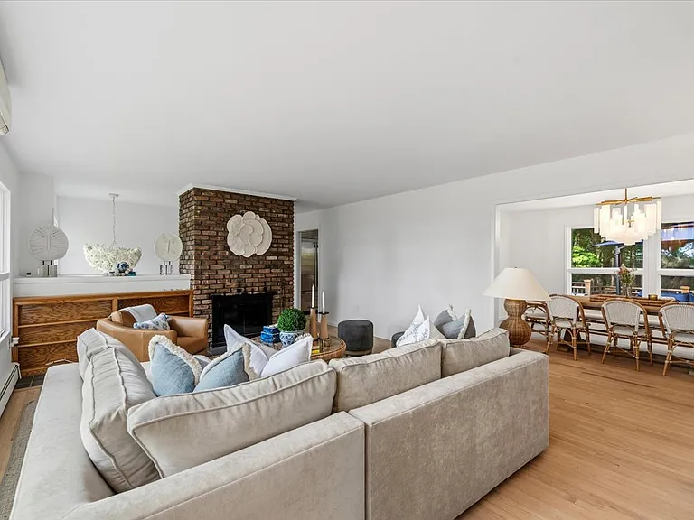 19 Peconic Ave — Photo 22