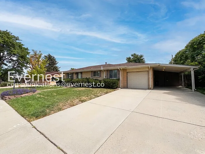 3 bed, 2.0 bath, 2332 sqft, $3,000 — Photo 3