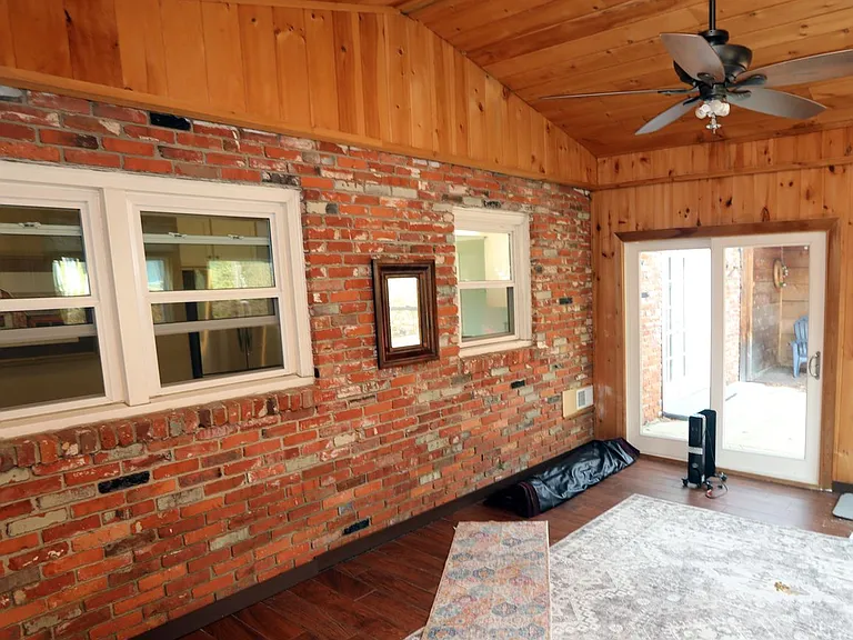 3710 NE Winkfield Pl — Photo 8