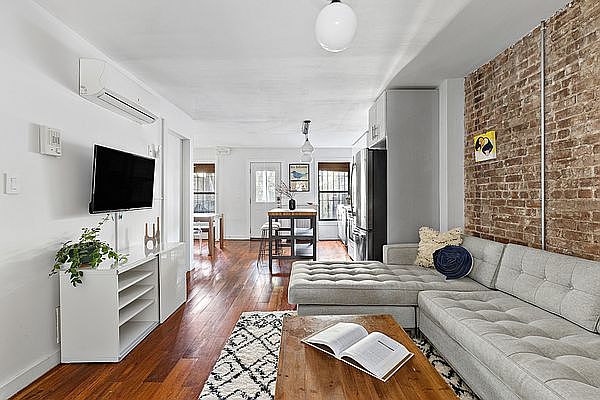 1st image of 599 Bainbridge St Floor 1