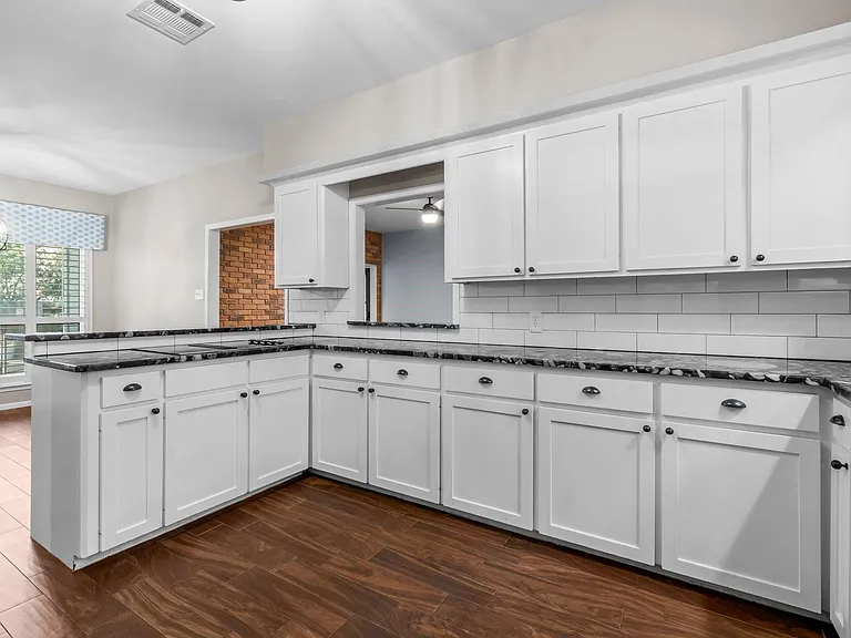 7 Elwood Hills Ct — Photo 11