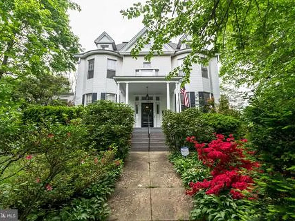 720 Gladstone Ave