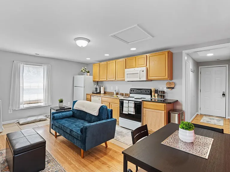 915 Lafayette Blvd #B — Photo 6