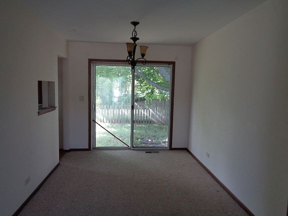 3rd image of 1320 Foxcroft Dr