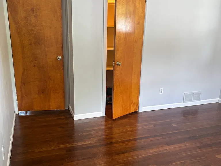 2420 W South St — Photo 10