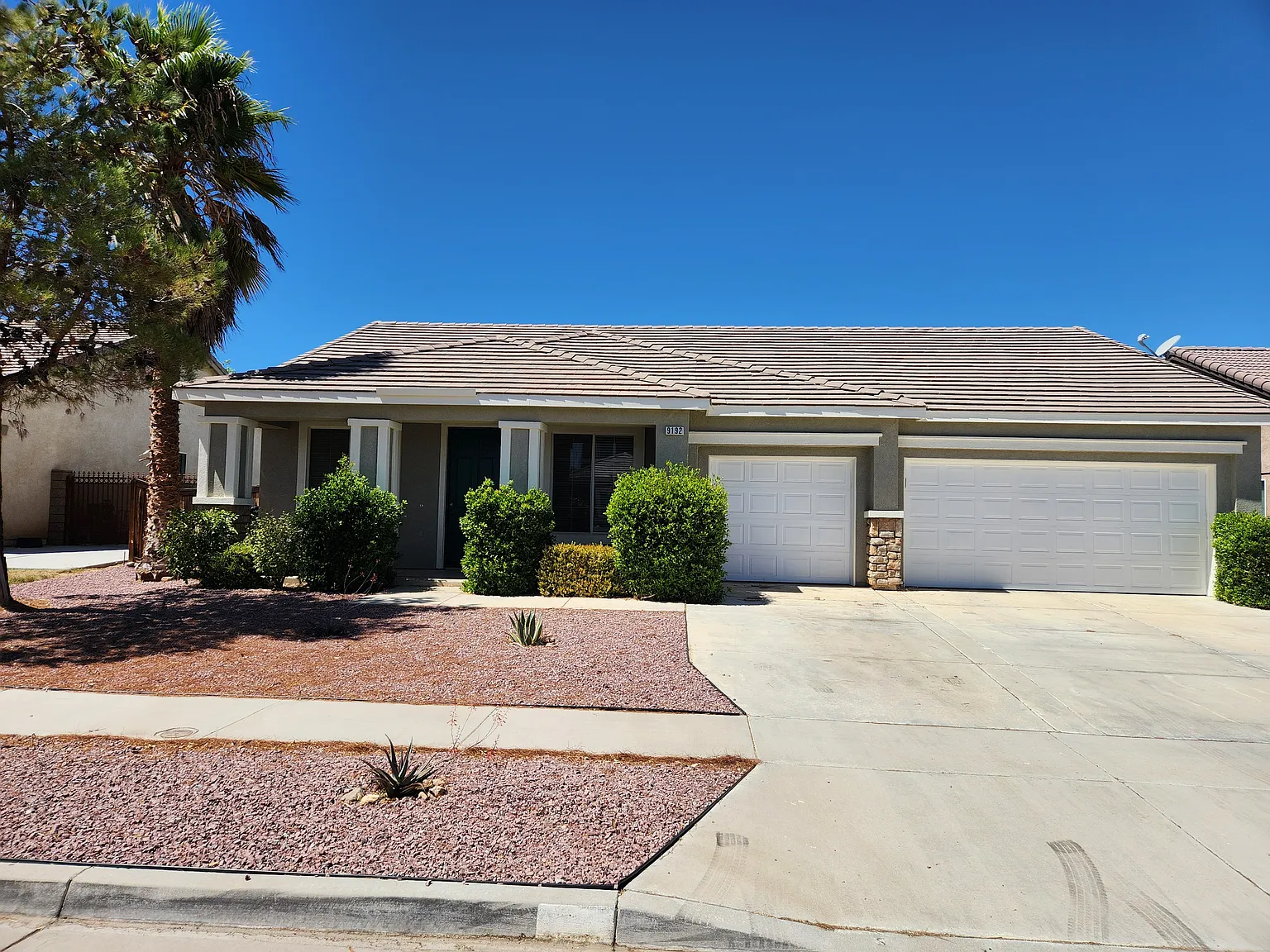 4 bed, 2306 sqft, $2,500 — Photo 1
