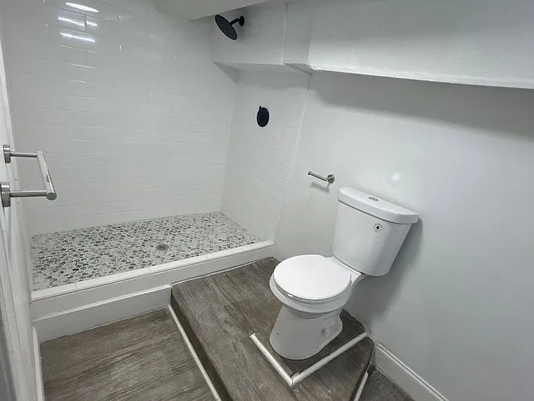 618 N Bouldin St #1 — Photo 3
