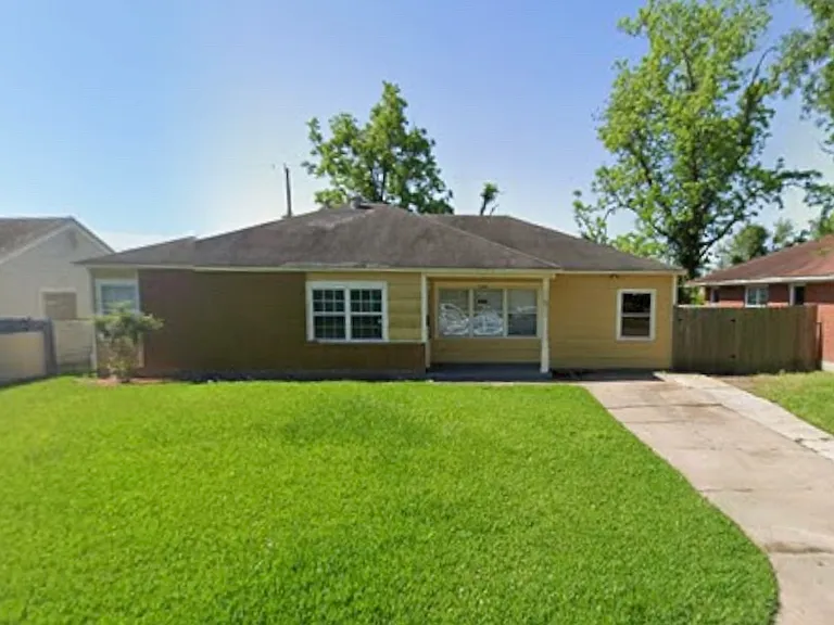 7309 Bluejay Dr — Photo 1