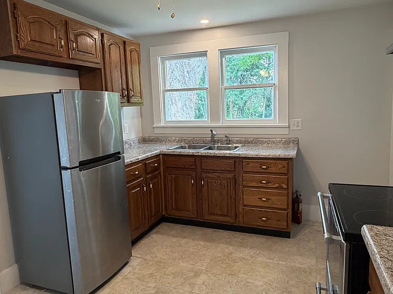 258 Saint Andrews Ave — Photo 6
