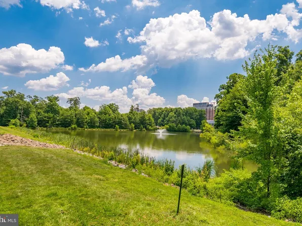 1712 Lake Shore Crest Dr APT 14, Reston, VA 20190