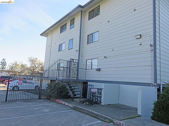 3rd image of 325 Valle Vista Ave