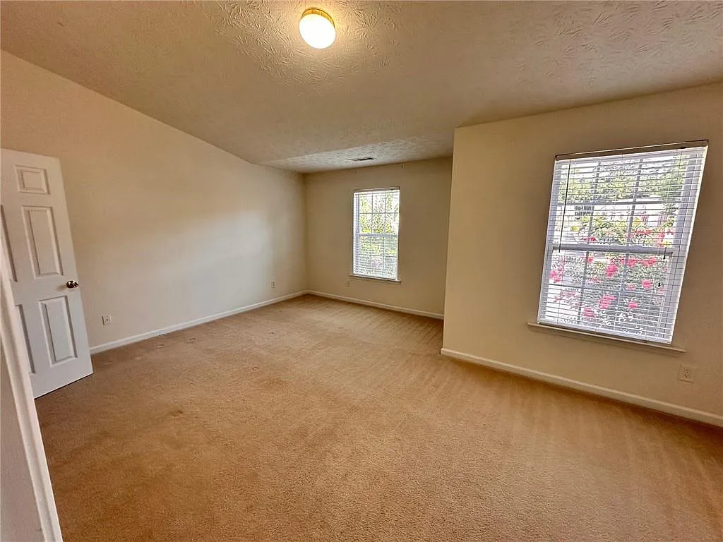 3 bed, 2.5 bath, 1696 sqft, $1,950 — Photo 4