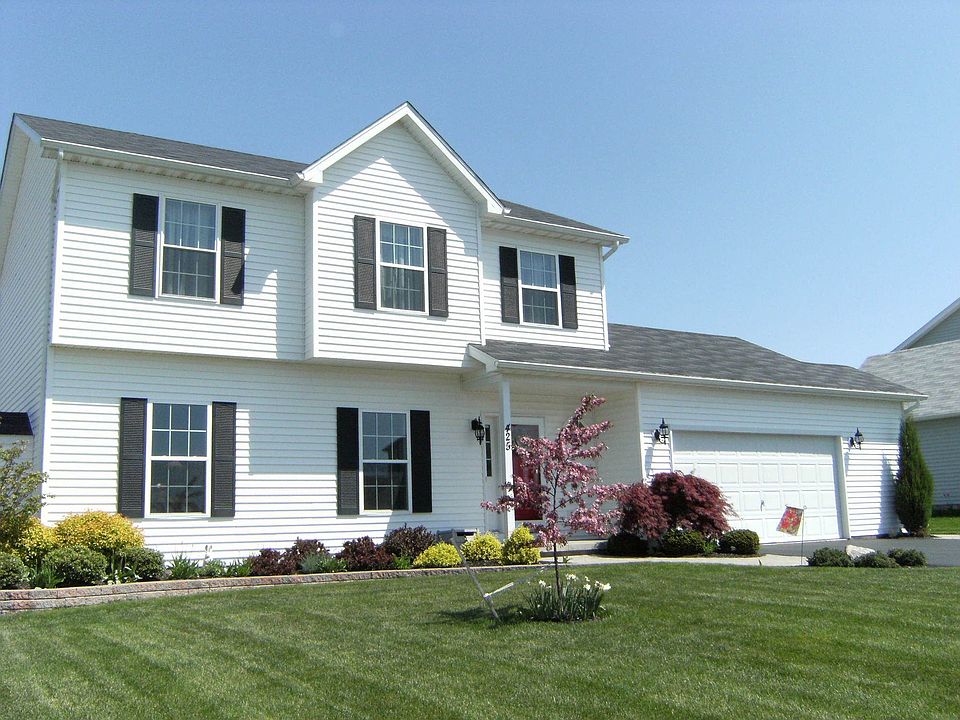 3 bedroom, 2.5 bath colonial