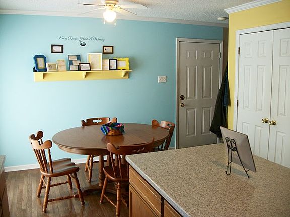 4th image of 2194 S Poplar Dr