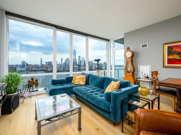 2 2nd St APT 3903, Jersey City, NJ 07302