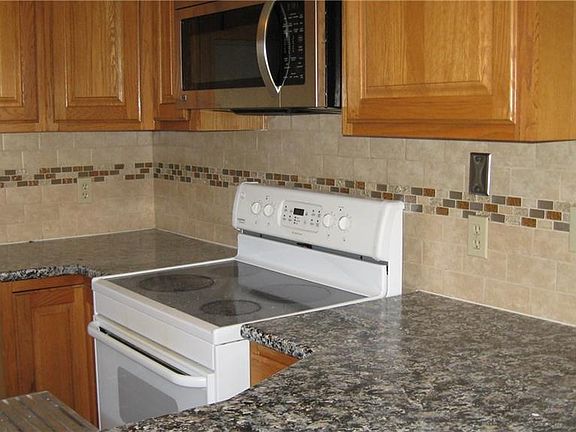 3rd image of 500 Evergreen Cir