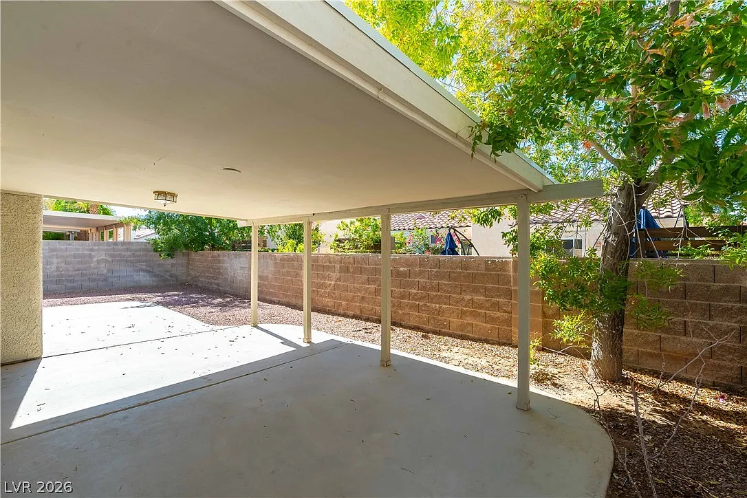 3 bed, 3.0 bath, 1427 sqft, $1,995 — Photo 2