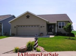 8412 Brighton Ct SW, Cedar Rapids, IA 52404