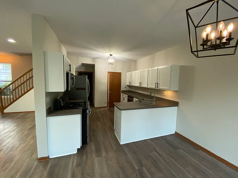 610 Springbrook Trl N — Photo 9