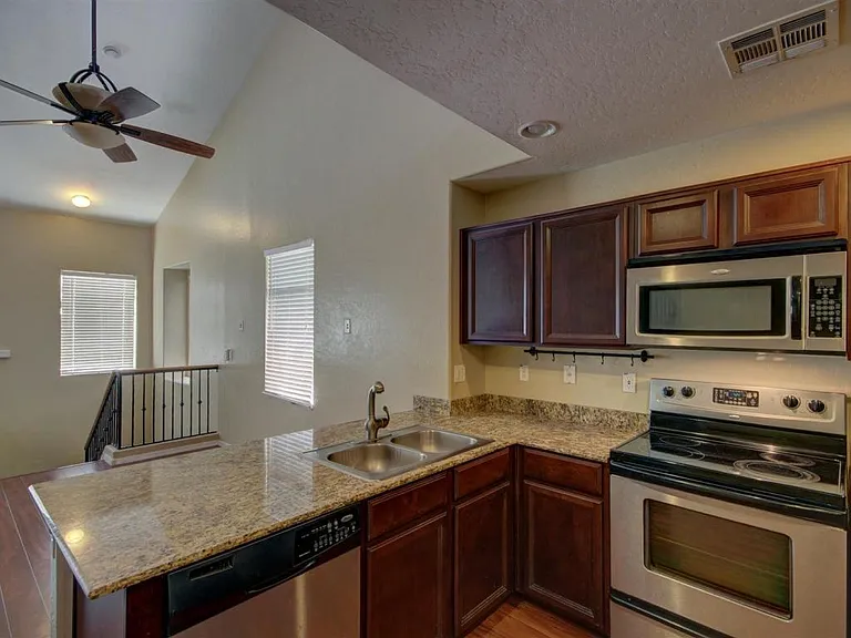 726 N Laguna Dr — Photo 9