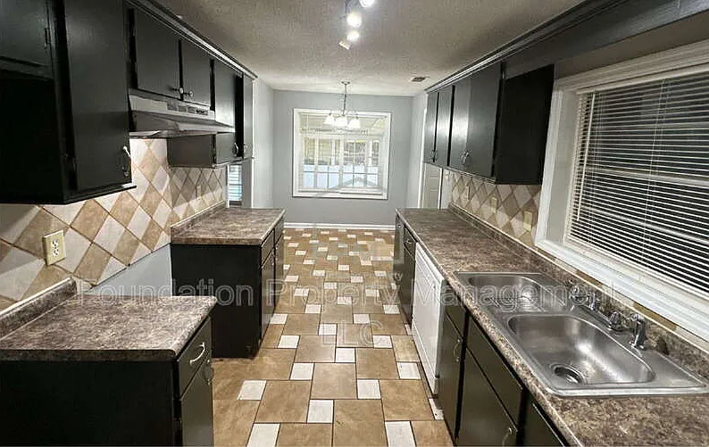 3 bed, 2.0 bath, 1646 sqft, $1,520 — Photo 4