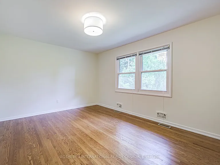 25 Abinger Cres — Photo 24