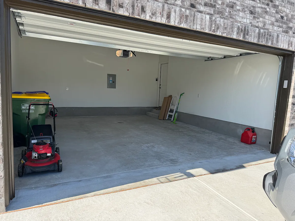 2 Car Garage - 12501 Toucan Trl