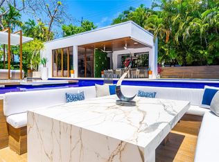 3009 Pine Tree Dr, Miami Beach, FL 33140