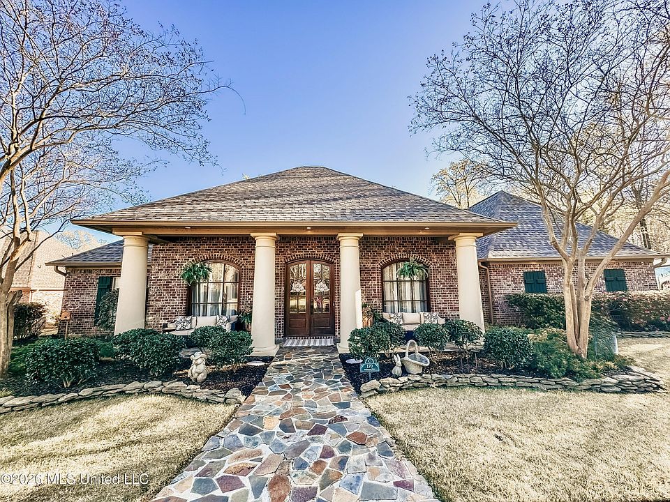 1st image of 170 Bridlewood Dr