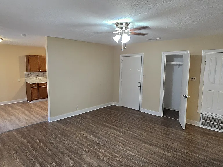 4211 Chartres St #6 — Photo 9