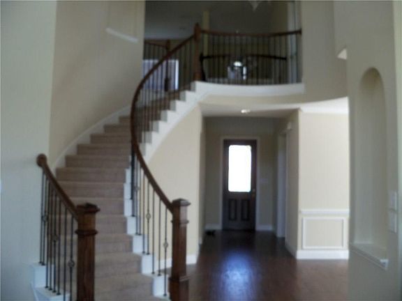 3rd image of 2560 Valley Glen Dr