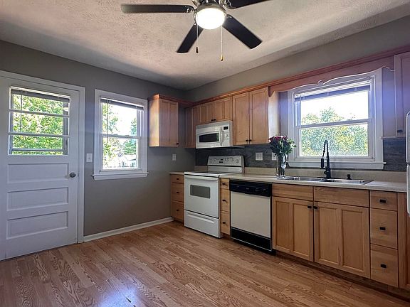 4th image of 4656 Orchard Ave