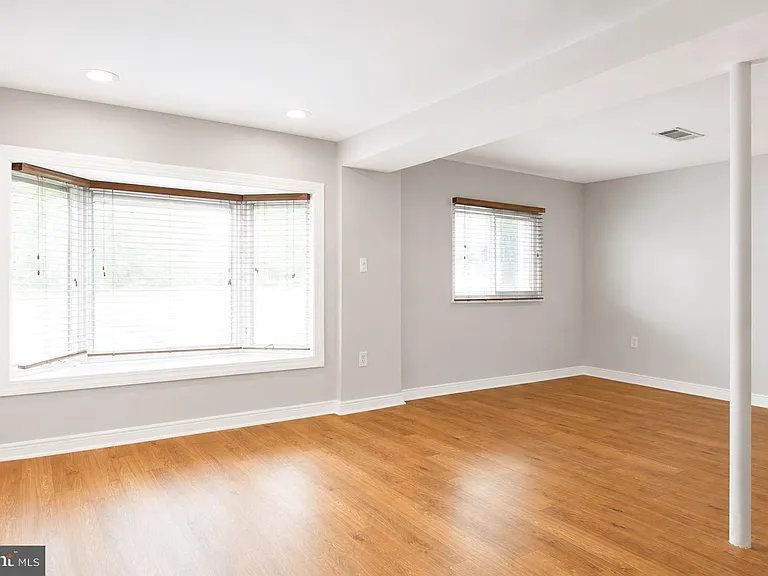 10827 Charles Dr — Photo 16