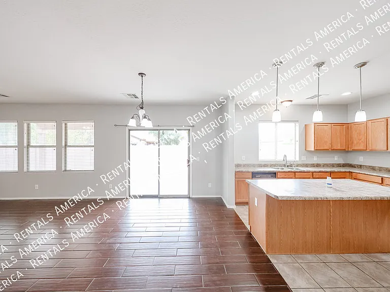 4563 E Oxford Ln — Photo 10