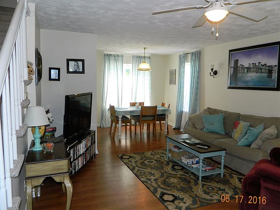 4th image of 74 Oak Shadow Dr