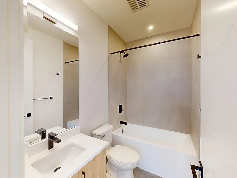 2202 35th St SW — Photo 14