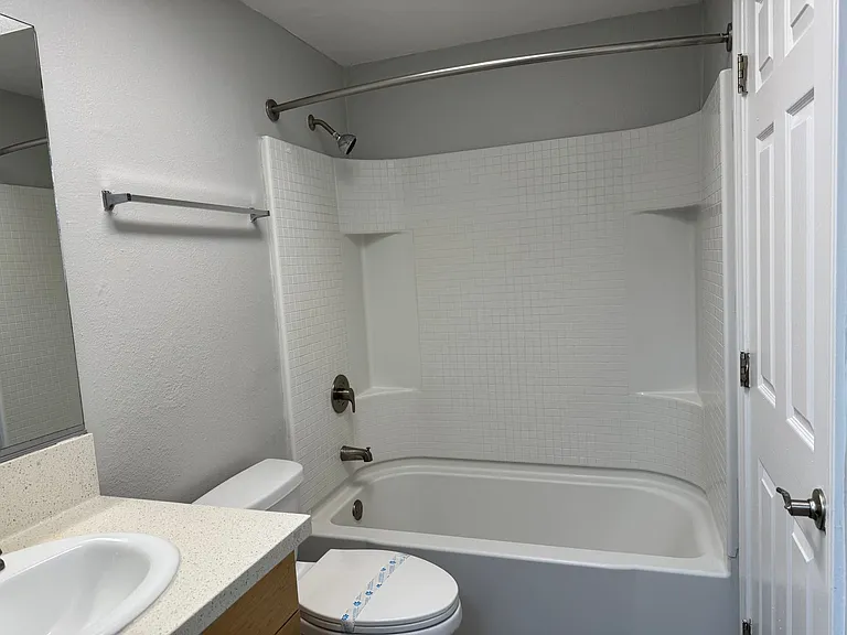 Villa Del Sol Apartments — Photo 100