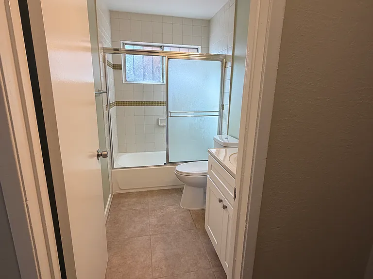 2124 90th Ave #5 — Photo 16