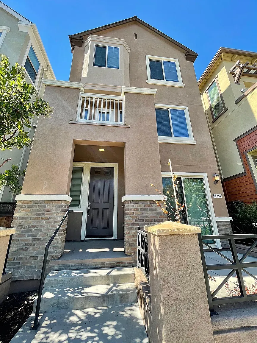 4 bed, 3.5 bath, 1927 sqft, $4,100 — Photo 2